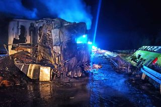 Poważny wypadek na S7. Ciężarówka zderzyła się z autobusem. Są poszkodowani