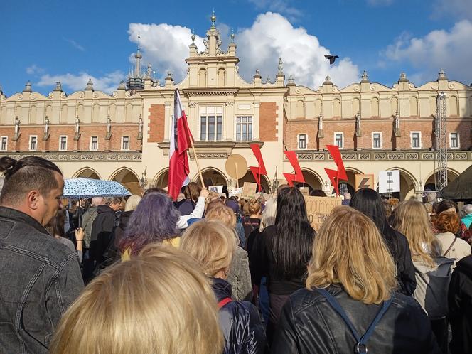 Protesty "Ani Jednej Więcej!" w całej Polsce. Kobiety wyszły na ulice po śmierci Doroty