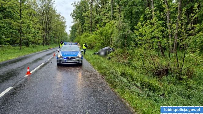 18-latka zginęła w wypadku pod Lubinem. Wypadła z drogi BMW [ZDJĘCIA].