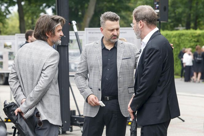 Pogrzeb Joanny Kołaczkowskiej. Tak pożegnali ją przyjaciele z kabaretu. Borek płakała jak uczennica