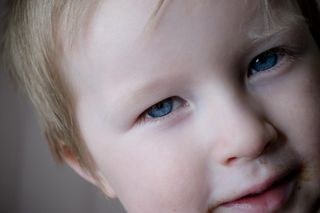 Biją pluszaki, dręczą zwierzątka, manipulują kolegami. Kim są „bezduszne dzieci”?