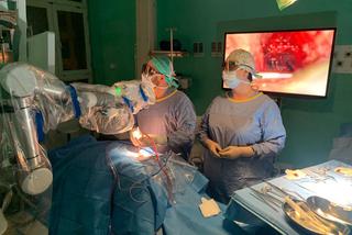 Lekarze z USK w Białymstoku usunęli 35-latkowi olbrzymiego guza. To pierwsza taka operacja w Polsce