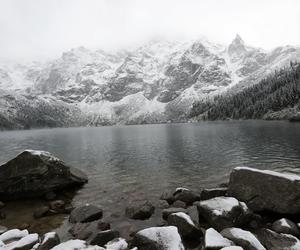 W Tatrach spadł śnieg. Na Kasprowym Wierchu jest już 17 centymetrów białego puchu