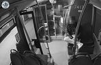 Wrocław. Kierowca autobusu wyciągnięty siłą z pojazdu. 25-letni Ukrainiec próbował go pobić