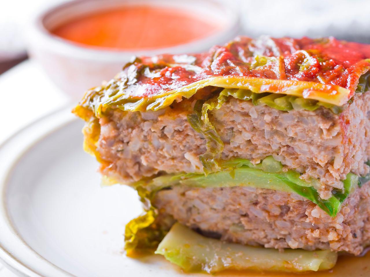 Zapiekanka z mielonego i kapusty - przepis na polską lasagne o smaku gołąbków