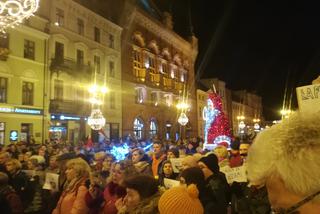 Manifestacja w obronie sądownictwa na Rynku Staromiejskim w Toruniu