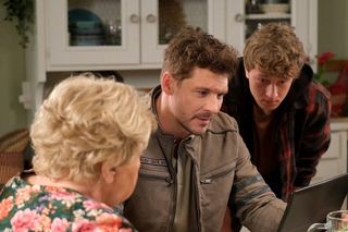 M jak miłość odc. 1878. Marcin (Mikołaj Roznerski), Kacper (Bartosz Ziewiec), Barbara (Teresa Lipowska)