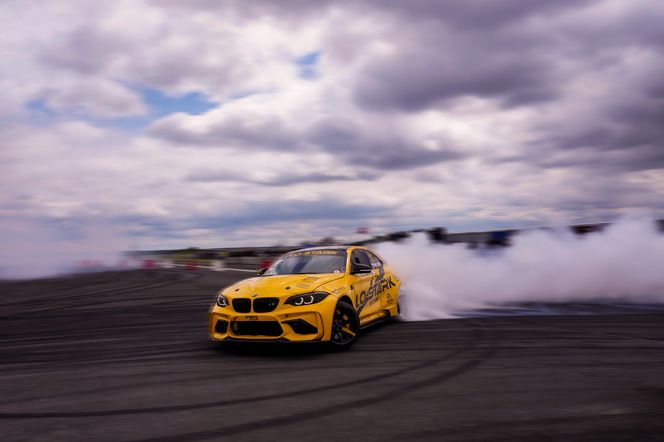 SkillZone Festiwal - motoryzacyjne emocje na lotnisku w Mielcu