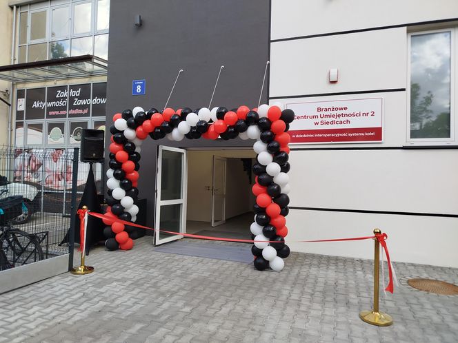 W budynku BCU nr 2 w Siedlcach znajduje się duża hala i 11 sal szkoleniowych, które zostały bardzo nowocześnie wyposażone.