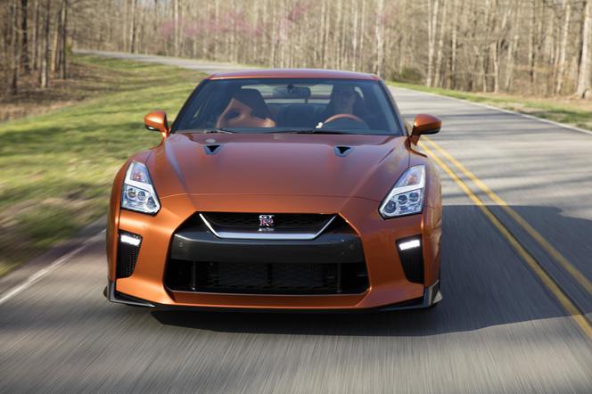 Nissan GT-R lifting 2017