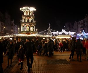 Bytomski rynek świeci się jak choinka. Gwiazda DeLoreana rozświetliła Bytomski Jarmark Świąteczny