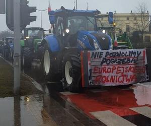 Setki traktorów na ulicach Leszna. Trwa ogólnopolski protest rolników