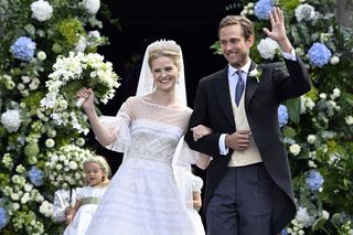 Królewska ceremonia pełna przepychu. Ślubna stylizacja Marii Karoliny podbija światowe media