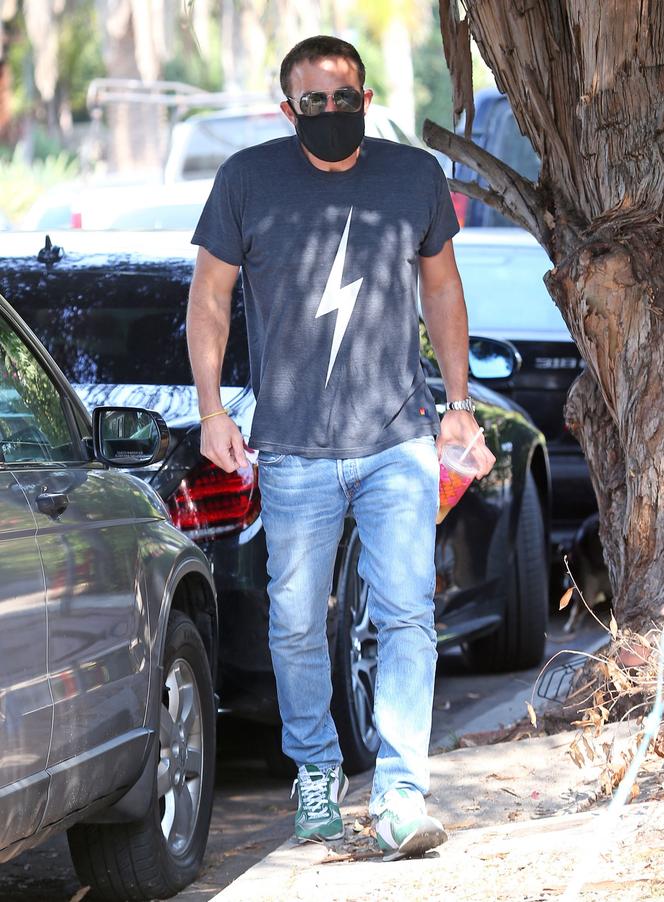 Ben Affleck w koszulce z błyskawicą
