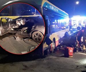 Tragiczny wypadek w Łodzi! Osobówka uderzyła w autobus MPK. Nie żyje 48-letni kierowca 