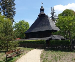 To najciekawsza miejscowość turystyczna w Łódzkiem. Jest nazywana „drugim Belwederem”
