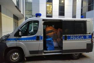 POLICYJNA ZASADZKA w centrum Łodzi. Funkcjonariusze przejęli ponad 300 KILOGRAMÓW nielegalnego towaru [ZDJĘCIA]