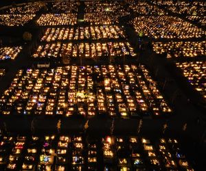 1 listopada na Cmentarzu Łostowickim w Gdańsku. Tak wygląda w dniu Wszystkich Świętych