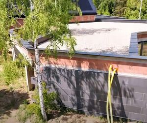 Michał Wiśniewski na budowie swojego domu