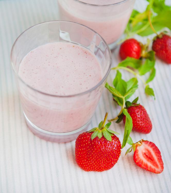Koktajl truskawkowo-bananowy z lodami