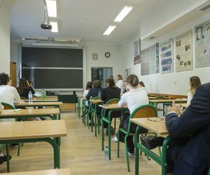 Matura 2025 z angielskiego rozszerzonego unieważniona!? Zdjęcia akursza CKE trafiło do internetu
