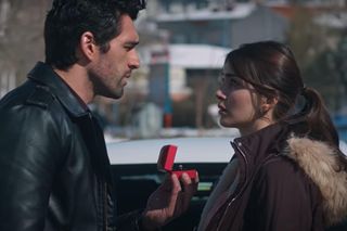 Emanet. Zaręczyny Alego i Duygu 