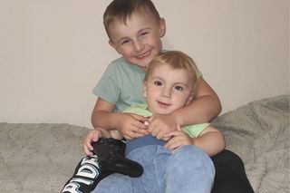 Okrutna choroba zabiera dwóch braci. Można ją zatrzymać, ale potrzebna jest olbrzymia kwota