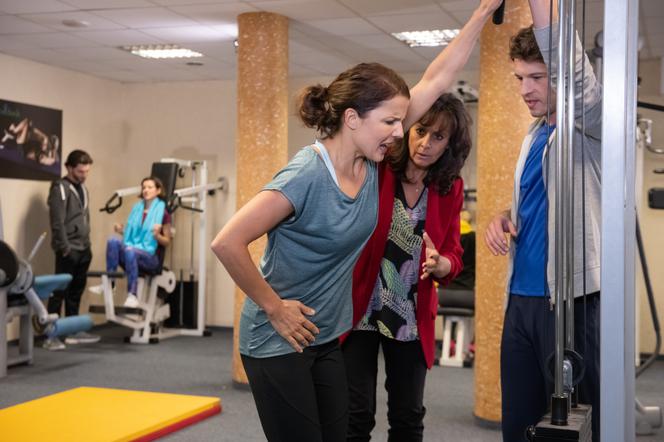 Na Wspólnej odc. 2838. Marta (Joanna Jabłczyńska), Olaf (Maciej Brzoska), Izabela (Anna Korcz)