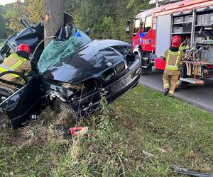 Tragiczny wypadek w Zalesiu. Nie żyje 23-letni kierowca BMW