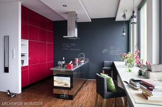 Ściana z farbą tablicową w kuchni