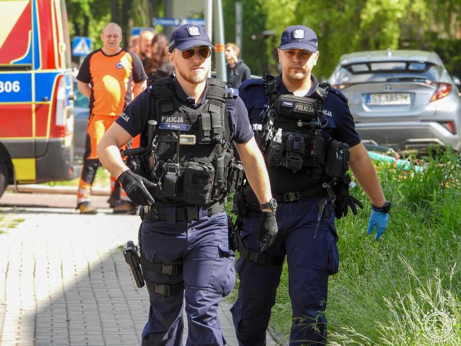Pożar i wybuchy w mieszkaniu bloku w Tychach