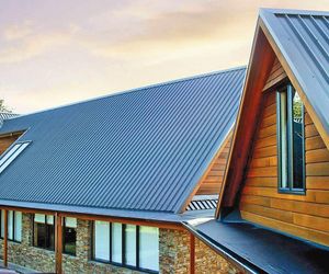 Blacha trapezowa na dach. Zwykła czy w postaci płyt warstwowych?