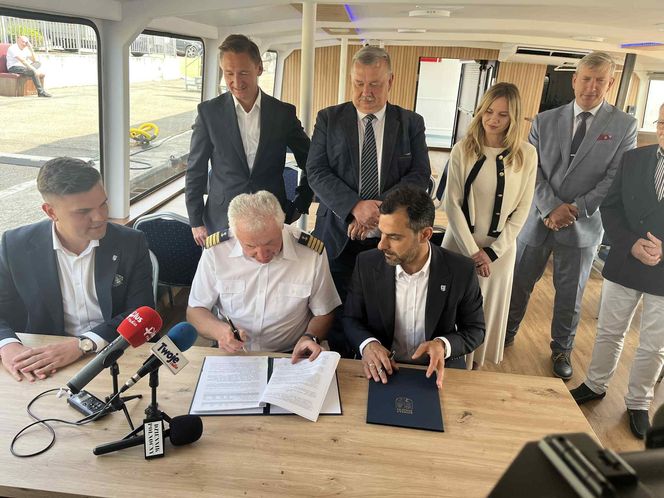 Podpisanie umowy na "Samorządowy Szlak Wodny"