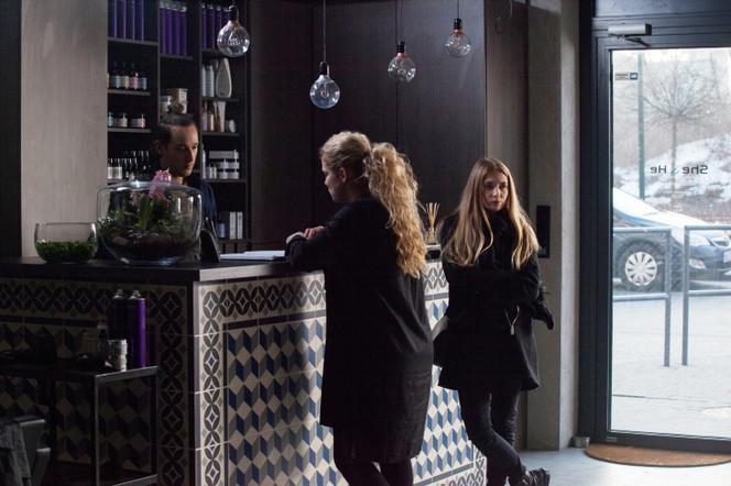 Przyjaciółki odcinek 101, Patrycja (Joanna Liszowska), Edyta (Paulina Chapko)
