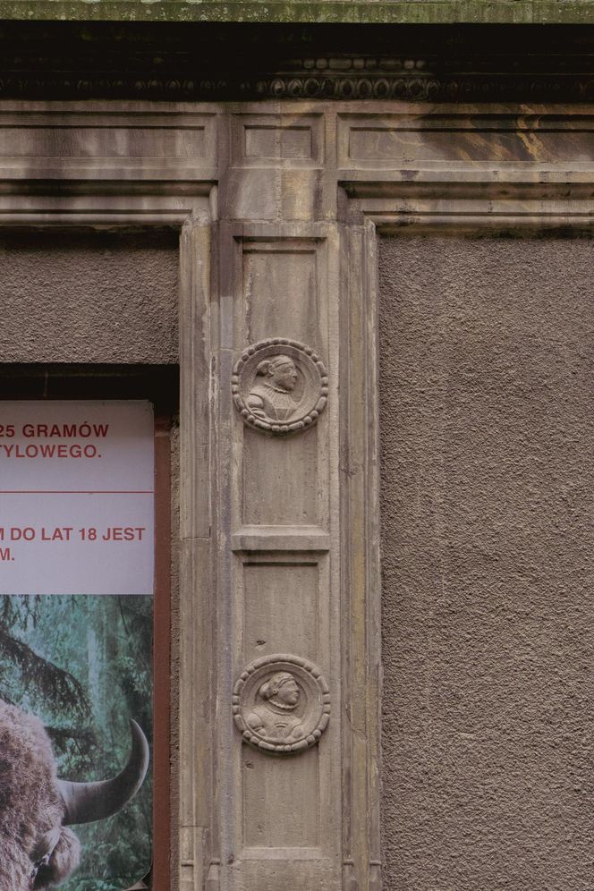 Renesansowy portal w bloku w Świdnicy