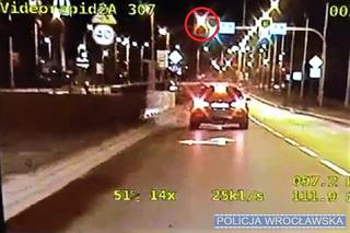 23-letni kierowca BMW stracił prawo jazdy. Jego „popisy” nagrali policjanci