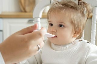 Witamina D jest ważna, ale i z nią można przesadzić. „Rośnie liczba zatruć u dzieci”