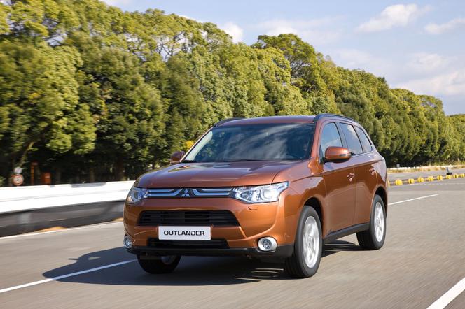 NOWY Mitsubishi Outlander 2013