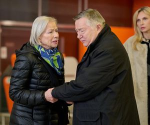 Na Wspólnej, odc. 4002. Włodek (Mieczysław Hryniewicz), Monika (Sylwia Gliwa), Maria (Bożena Dykiel)