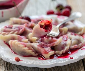 To najlepsze pierogi z wiśniami. Cienkie ciasto nie rwie się i chroni soczyste nadzienie