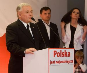 AI wybrała 5 najlepszych polityków w Polsce ostatnich 30 lat!