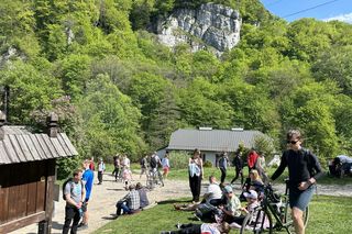 Majówkowe szaleństwo w małopolskiej wsi. Leży na terenie parku narodowego