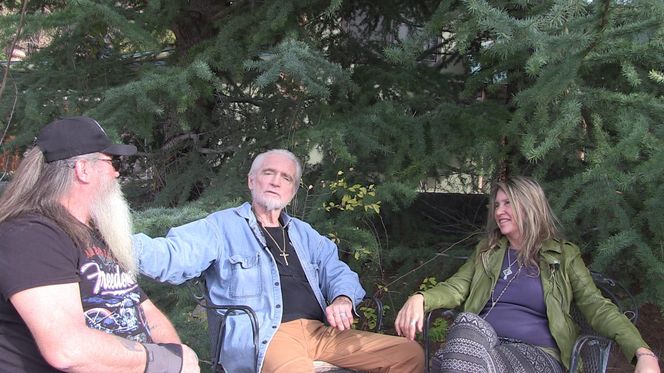 Chris Robinson z żoną i przyjacielem