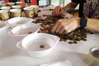 Gorące serca smagane wiatrem. Torunianie grają z WOŚP po raz trzydziesty! [FOTO]