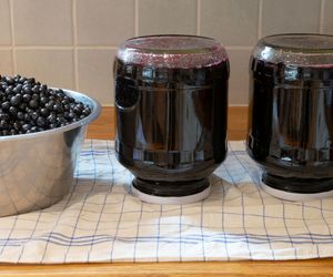 Jagody w słoiku na zimę – najprostszy sposób na smak lasu w środku zimy