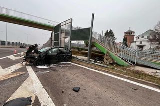 Silnik wypadł z samochodu na S12 w woj. lubelskim! Kierował nim 21-latek