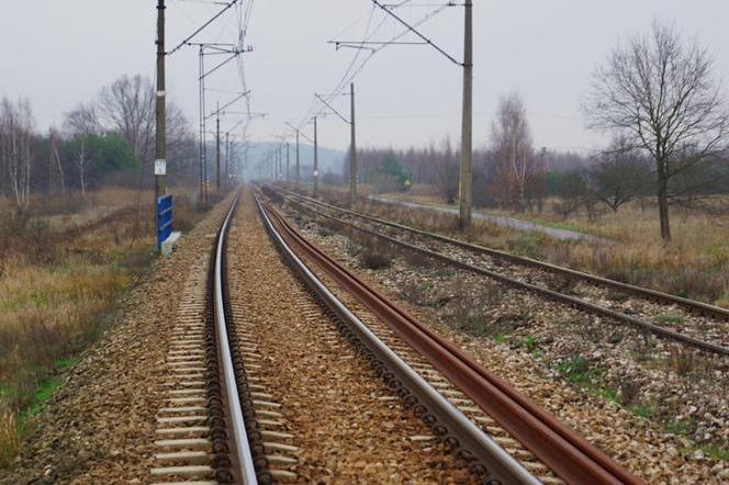 Kradzież w rejonie trakcji kolejowej w Brodach. Zniknęło 500 litrów oleju napędowego