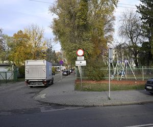 Porywacze dzieci grasują w Warszawie?! „Próbowali nakłonić 9-latka, żeby wsiadł do auta”. Rodzice przerażeni