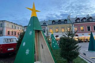 Zamość przystroił się na święta. Na Rynku Wielkim można już podziwiać świąteczne dekoracje