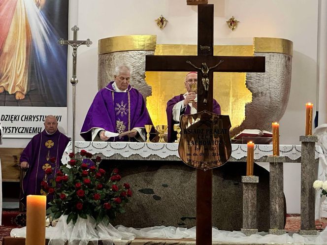 Pogrzeb brutalnie pobitego księdza Lecha. Poruszające słowa arcybiskupa. "Módlmy się za sprawcę"